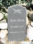 Niels Holst Bendixen's familiegravsted.JPG